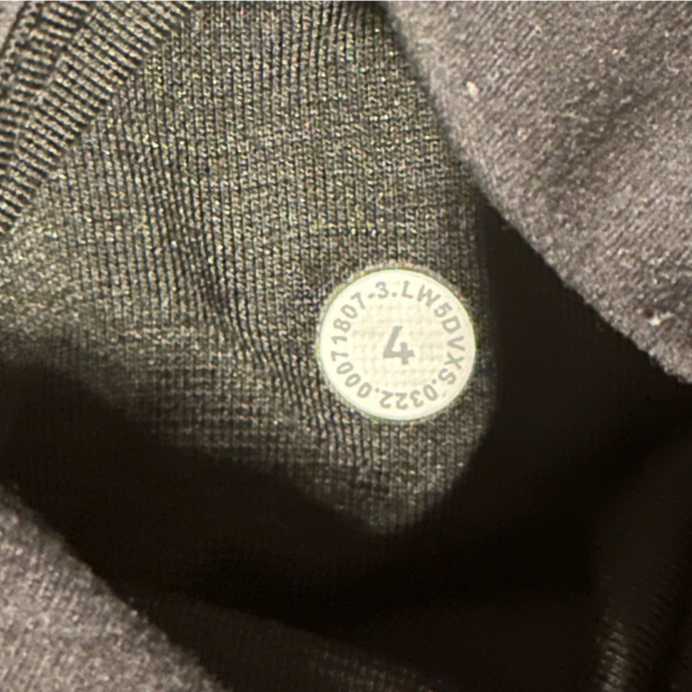 Lululemon Align 25” with pockets in black camo size 4 - Picture 5 of 9